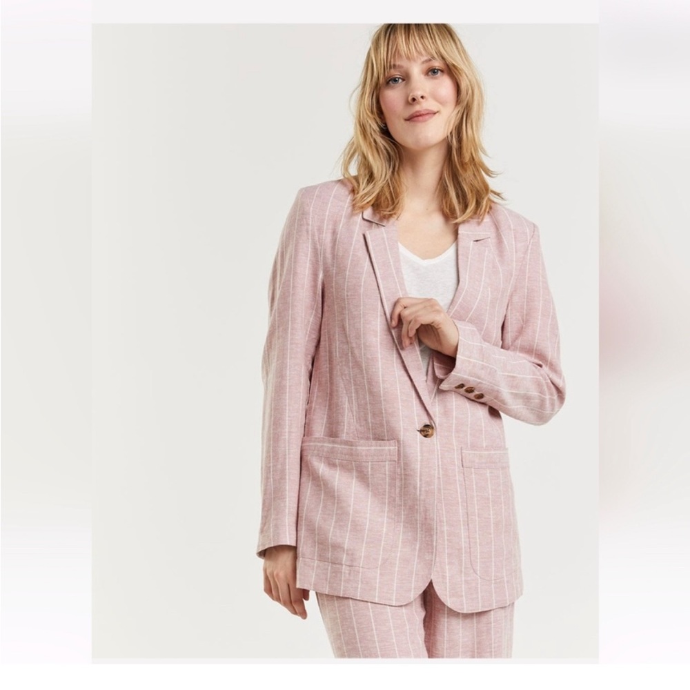 Women’s Blazer Reitmans sz 20 linen blend. Chest:46.5 in, waist 41.5 in, Hips 49